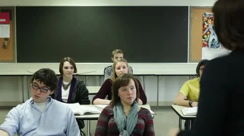 Student raising hand Stock-Footage 10747010