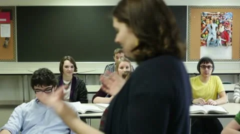 Student raising hand Stock-Footage 10747123