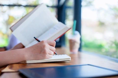 Student  reading book and write on paper. Relax and recreation on holiday Fotos de archivo