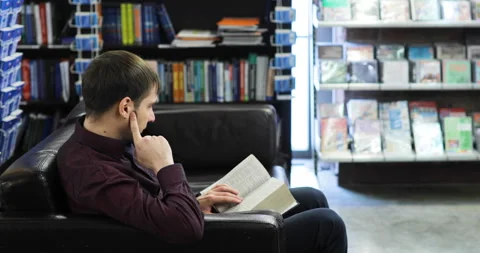 Student reading a book in the library. education concept Vídeo Stock 86210473