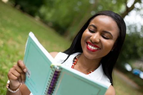 Student reading her textbook Stock Photos