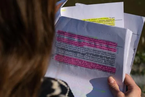 Student reading script in cyrillic before exam Foto stock