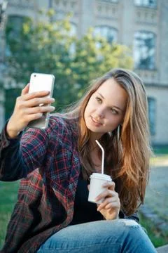 The student is sitting on the bench Foto stock