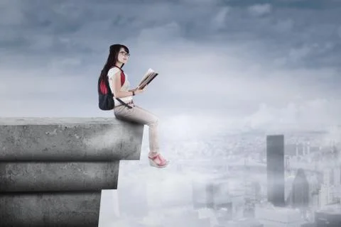 Student sitting on the rooftop Ilustración de archivo