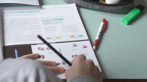 Student studying chemistry 스톡 동영상 79162050