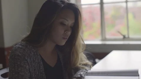 Student Takes Notes In Notebook 스톡 동영상 208720305