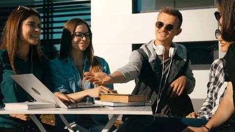 Student Teamwork Cooperation 動画素材 80703968