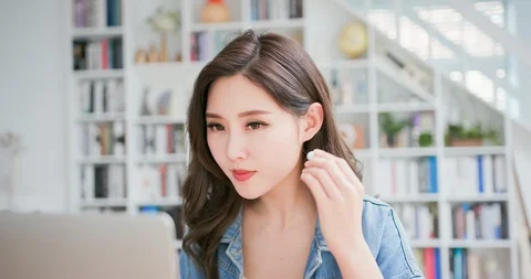 Student use wireless earbuds Stock Footage 128187114