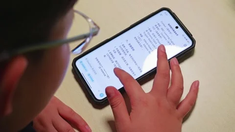 Student uses DEEPSEEK for info Stock-Footage 303252871