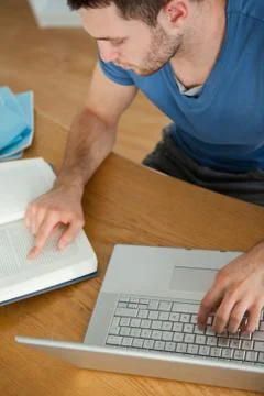 Student uses the internet to prepare for an exam Foto stock