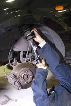 Student working on car engine Fotos de archivo