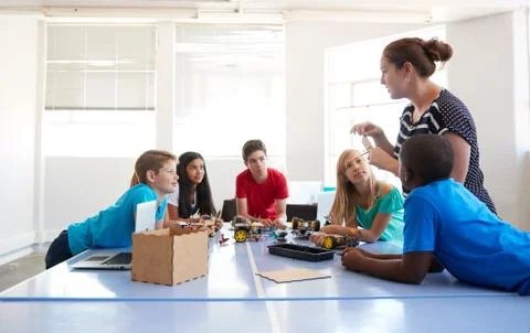 Students In After School Computer Coding Class Building And Learning To Program Foto stock