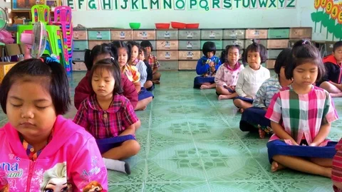 The students are preparing to meditate. Stock Footage 101585037