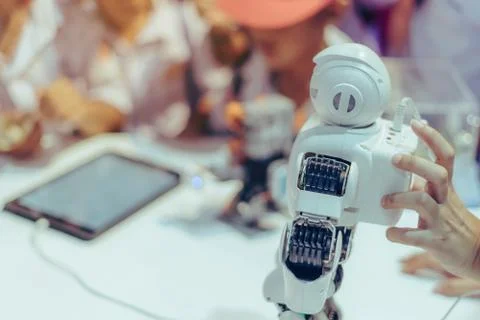 Students are testing robot control in an elementary school laboratory. 스톡 사진