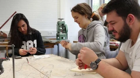 Students in art class create a work of art Vídeos de archivo 69302874