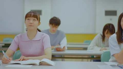 Students Attending Prep School Classes Vidéo 332750218