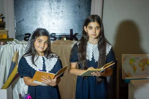 Students in classroom doing homework Stockfoto's