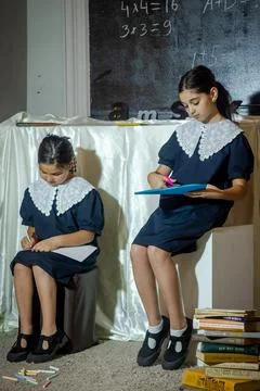 Students in classroom doing homework Stockfoto's
