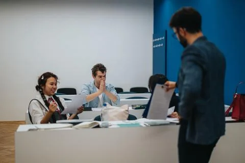 Students collaborate on class assignment with professor guidance 스톡 사진