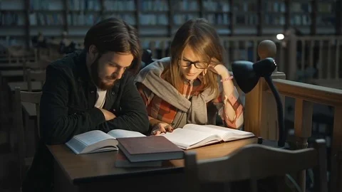 Students Colleagues in Library 動画素材 81515737