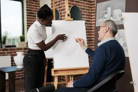 Students communicating at art class Foto stock