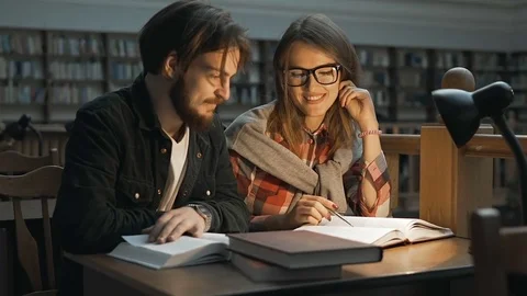 Students Conversation in the Library Видео 81515840