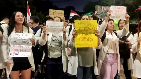 Students demand law to finance zero fees in Paraguayan public universities, PARA Vidéo 272731498