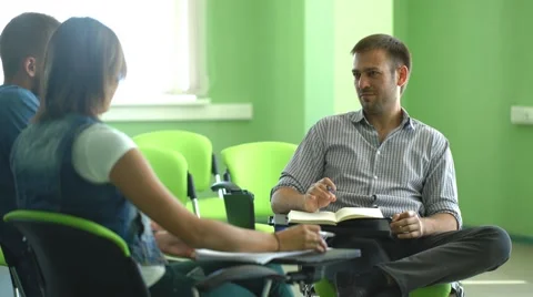 Students discuss seminar lectures Stock Footage 67719356