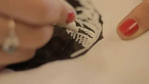 Students draw and make sculptures Vídeo Stock 104887143