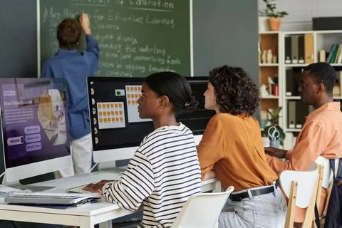 Students Engaging in Academic Computing Activities Foto stock