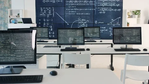 Students of engineering and physics teacher come to classroom 库存影片 106679857