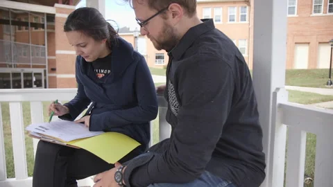 Students at gazebo 02 Vidéo 134208516