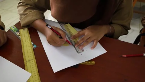 Students learn to draw fashion patterns in the classroom. Stock Footage 243627613