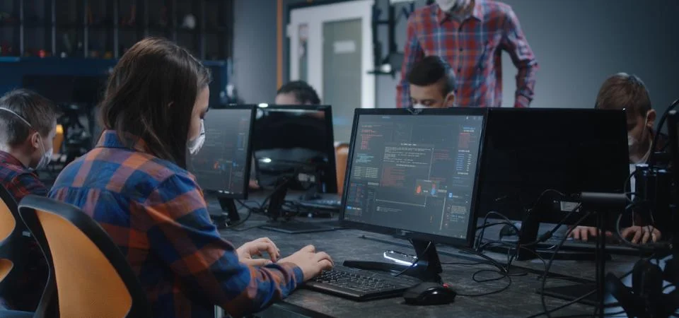 Students learning programming in school 스톡 사진