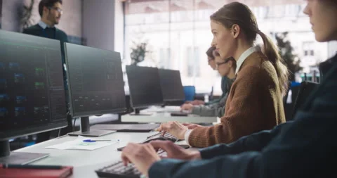 Students Learning at Software Development Class Vídeos de archivo 243650436