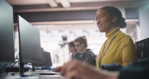 Students Learning at Software Development Class Vídeos de archivo 243650891