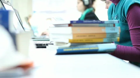 Students in library 8 Video stock 741748