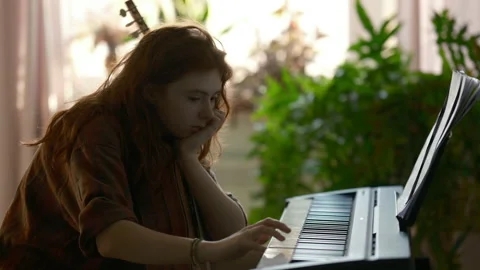 A student's look at the notes, pressing the key Video stock 321373512