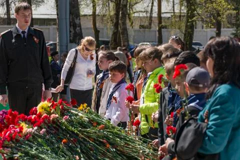 Students at the monument of Glory Stock Photos