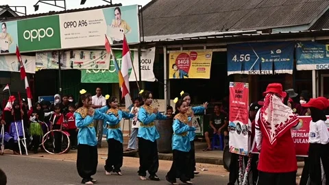 Students perform traditional dances Video stock 205041806
