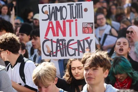 Students protest against education reforms in Brussels, Belgium - 16 Sep 2026 Стоковые фото