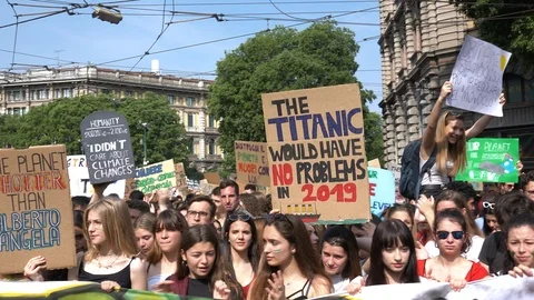 Students protesting against global warming, Friday for future demonstration Видео 113192028