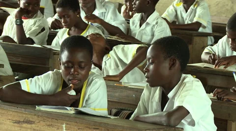 STUDENTS READING IN ADEISO CLASSROOM Vídeos de archivo 57981195