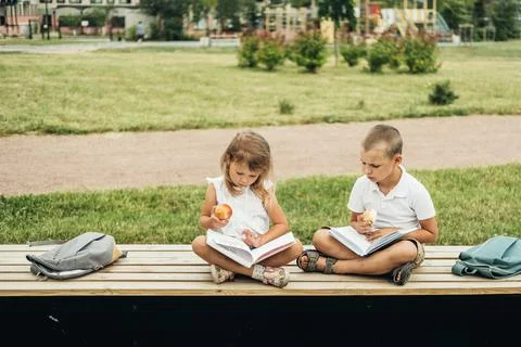 Students return to school. Foto stock