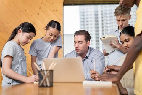 Students stand and separate to two group for taking note together. Edification. 스톡 사진