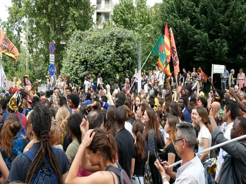 Students take part to demonstration in Milan, Italy 動画素材 76080345