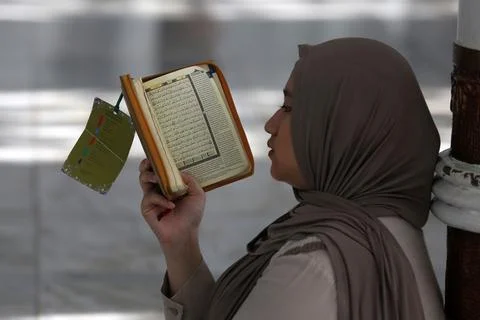 Students take part in Quran study program during Ramadan in Indonesia, Banda Ace 스톡 사진