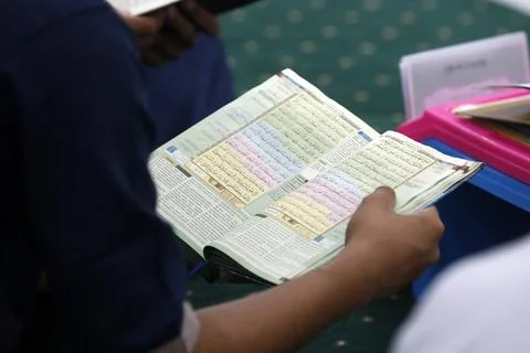 Students take part in Quran study program during Ramadan in Indonesia, Banda Ace 스톡 사진