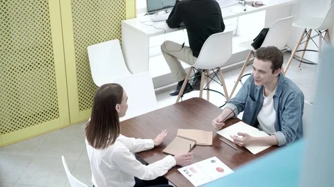 Students talking over project 스톡 동영상 91726259