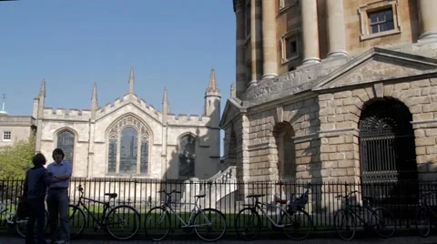 Students talking by Radcliffe Camera Oxford Stock Footage